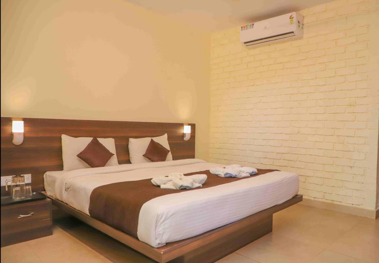 Hotel On The Rocks Mahabaleshwar Exterior photo