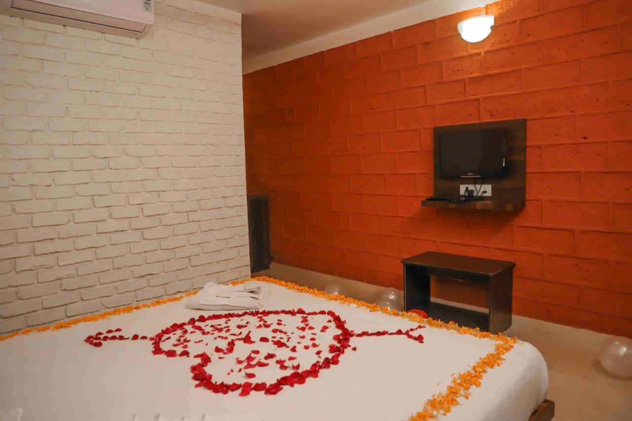 Hotel On The Rocks Mahabaleshwar Exterior photo