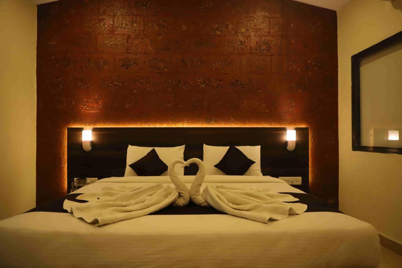 Hotel On The Rocks Mahabaleshwar Exterior photo