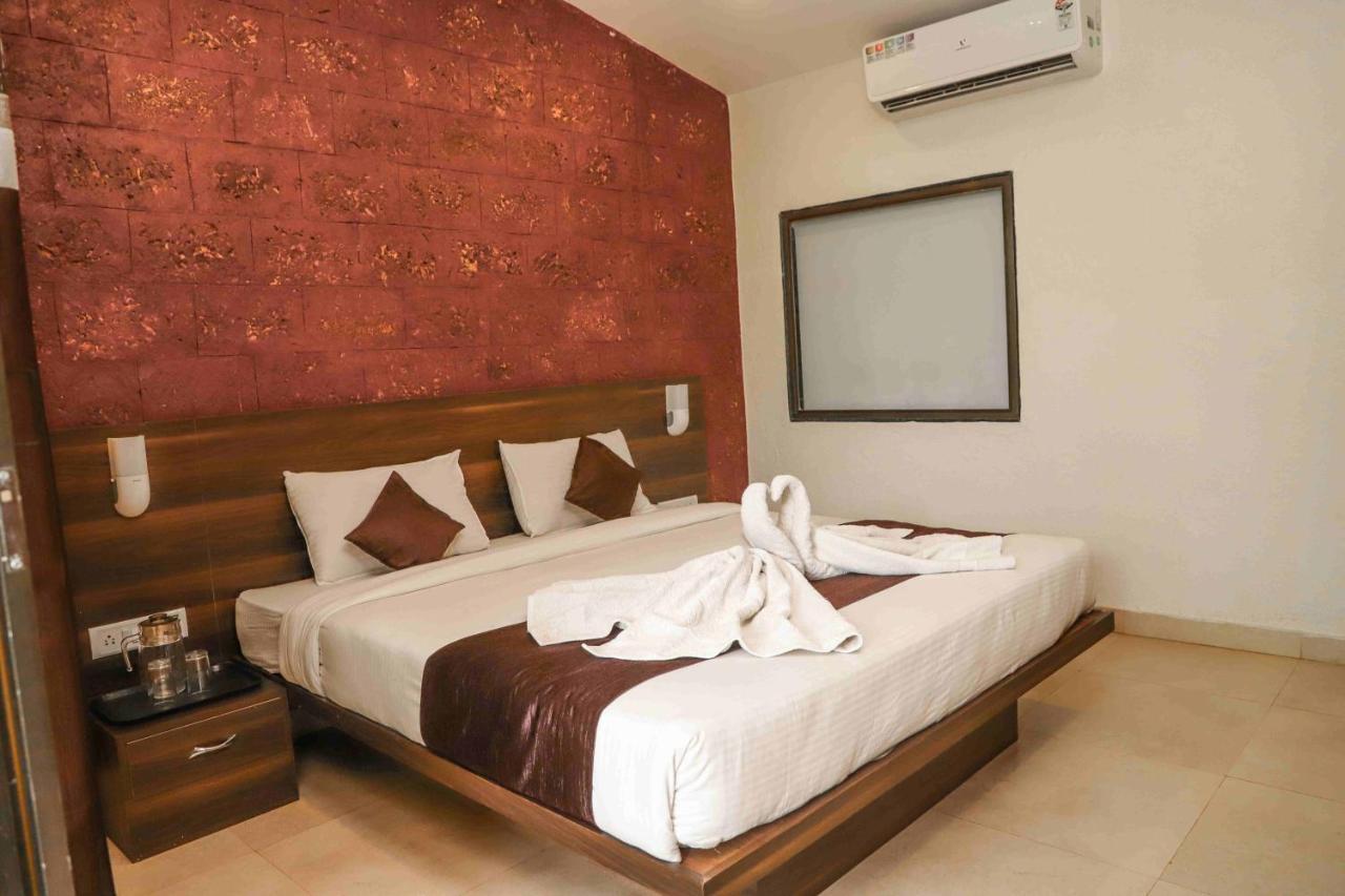 Hotel On The Rocks Mahabaleshwar Exterior photo