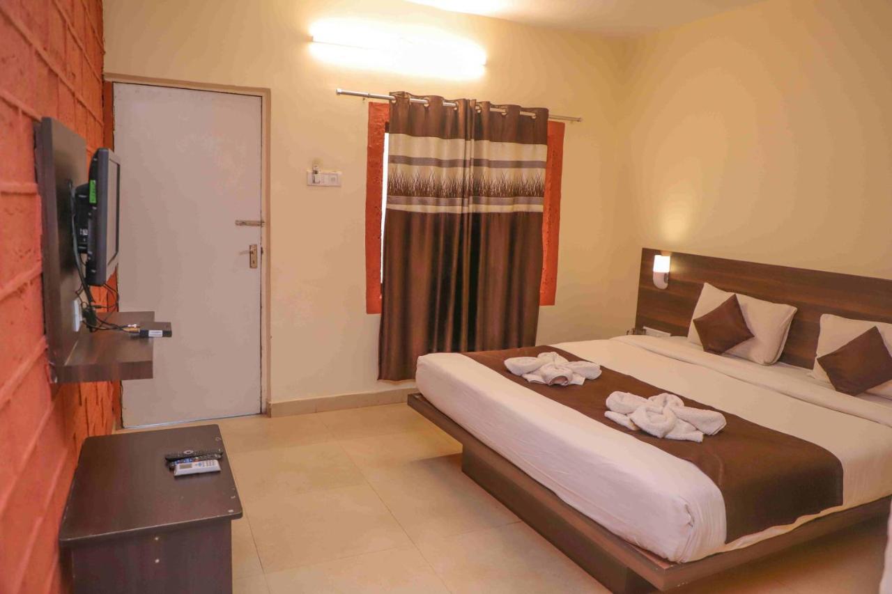 Hotel On The Rocks Mahabaleshwar Exterior photo