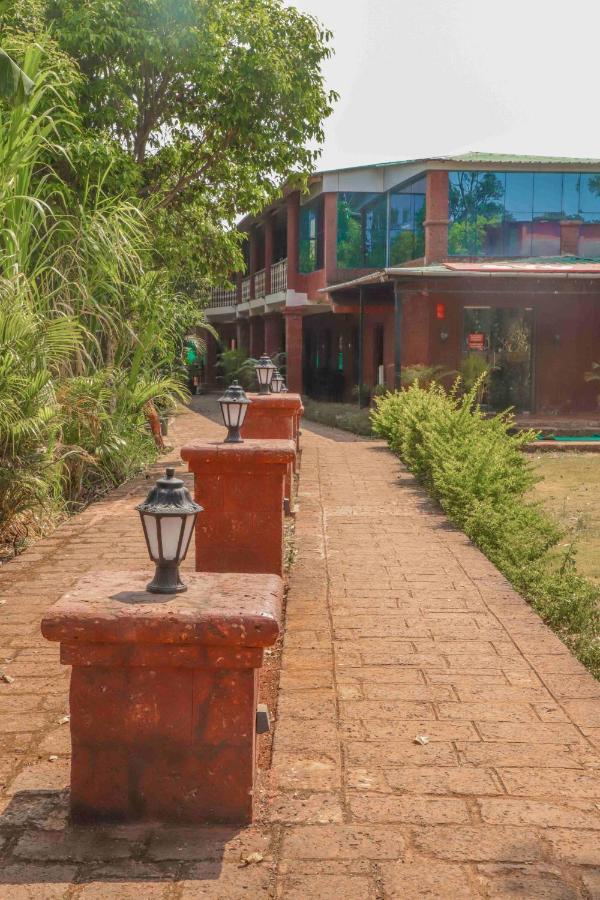 Hotel On The Rocks Mahabaleshwar Exterior photo