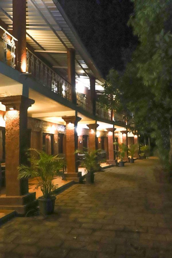 Hotel On The Rocks Mahabaleshwar Exterior photo