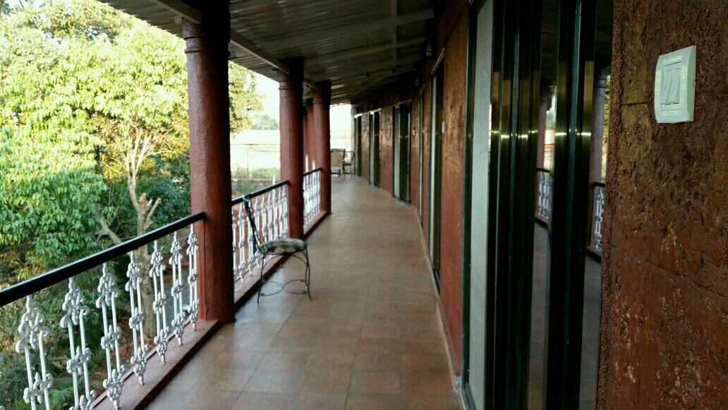 Hotel On The Rocks Mahabaleshwar Exterior photo
