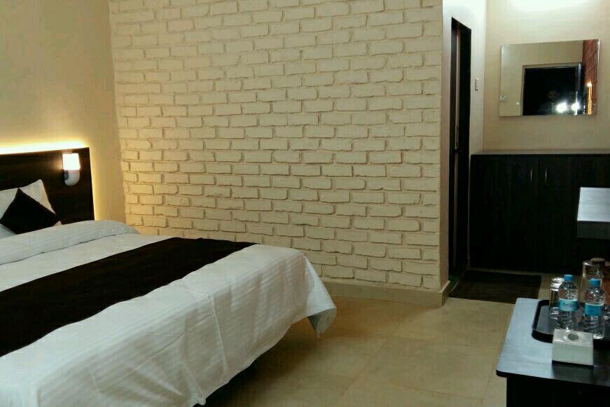 Hotel On The Rocks Mahabaleshwar Exterior photo
