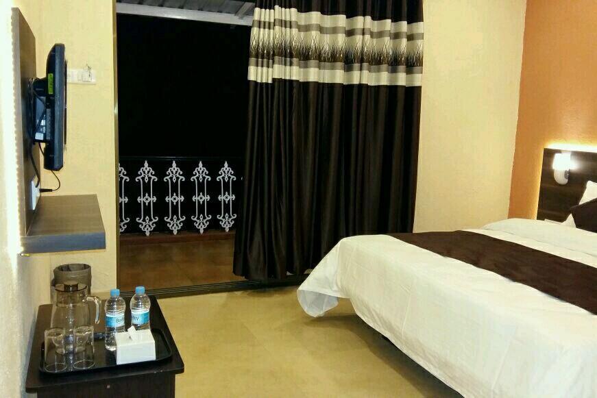 Hotel On The Rocks Mahabaleshwar Exterior photo