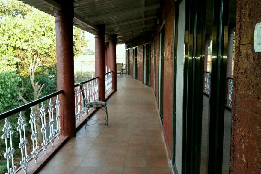 Hotel On The Rocks Mahabaleshwar Exterior photo