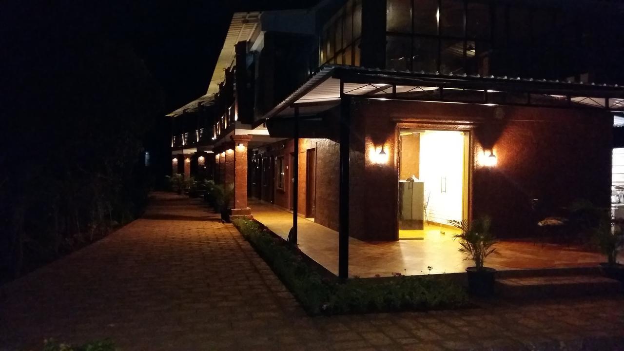 Hotel On The Rocks Mahabaleshwar Exterior photo
