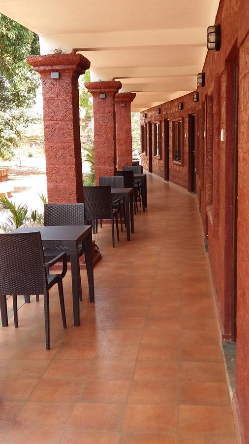 Hotel On The Rocks Mahabaleshwar Exterior photo
