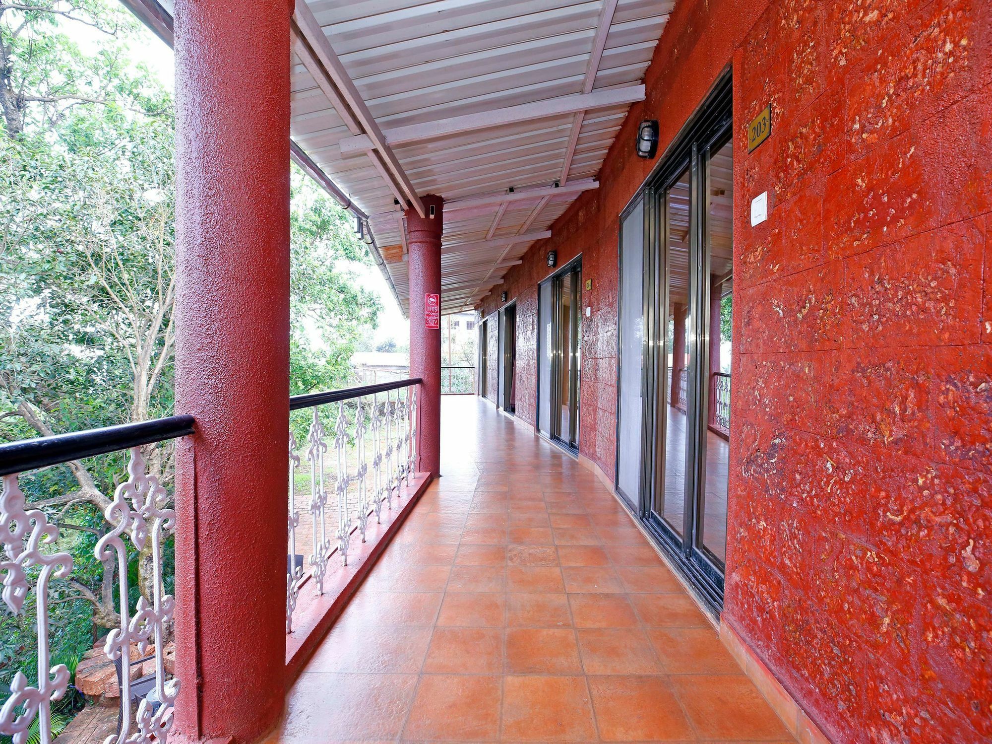 Hotel On The Rocks Mahabaleshwar Exterior photo